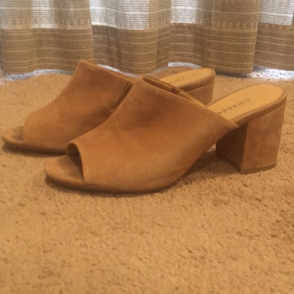 Chinese Laundry tan Mules